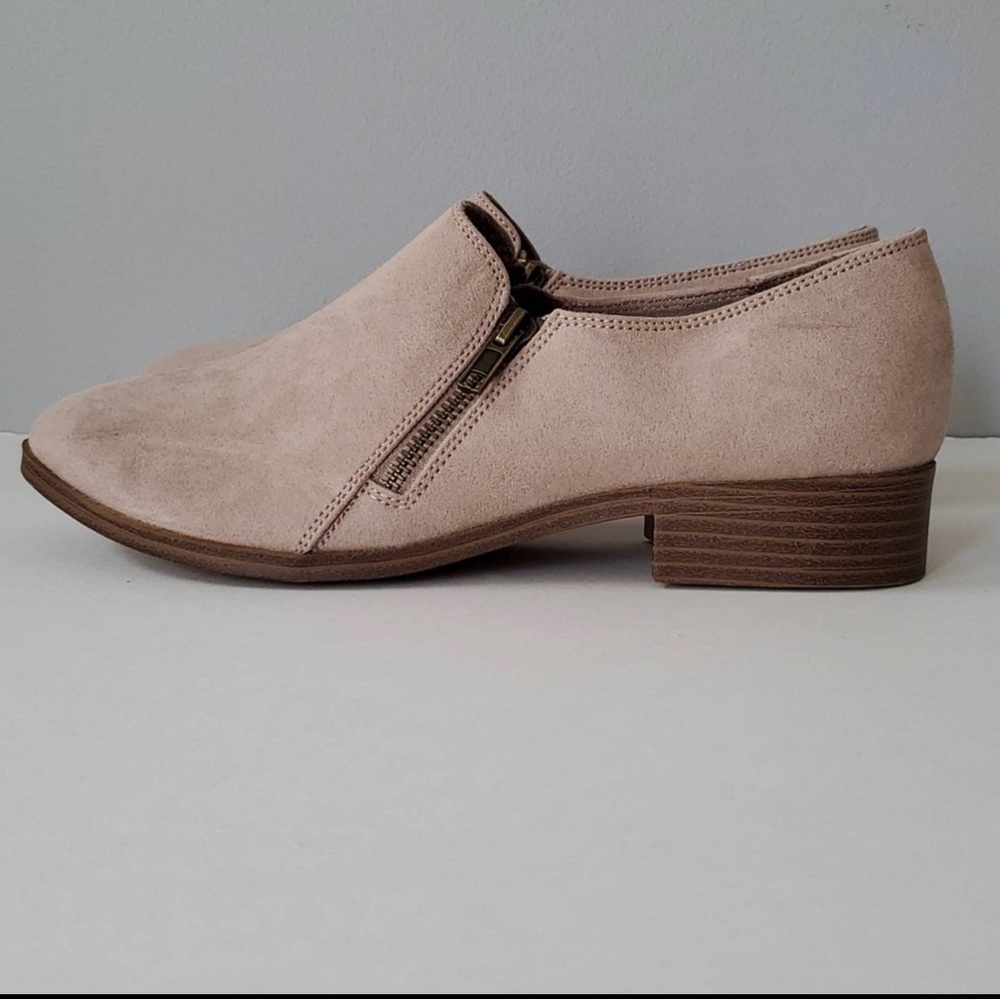 American Eagle beige booties.